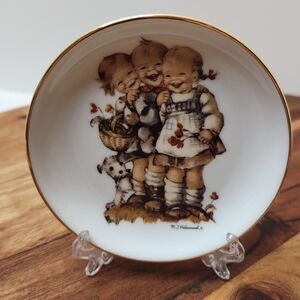 M.J. Hummel Mini Plate – “Follow the Leader”, Reutter Porzellan Germany